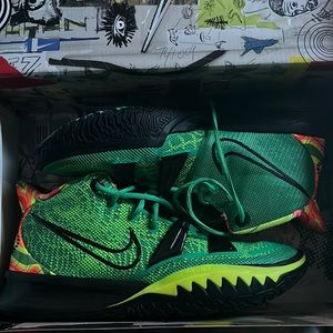 Kyrie 7 weatherman’s size 12 worn barely !